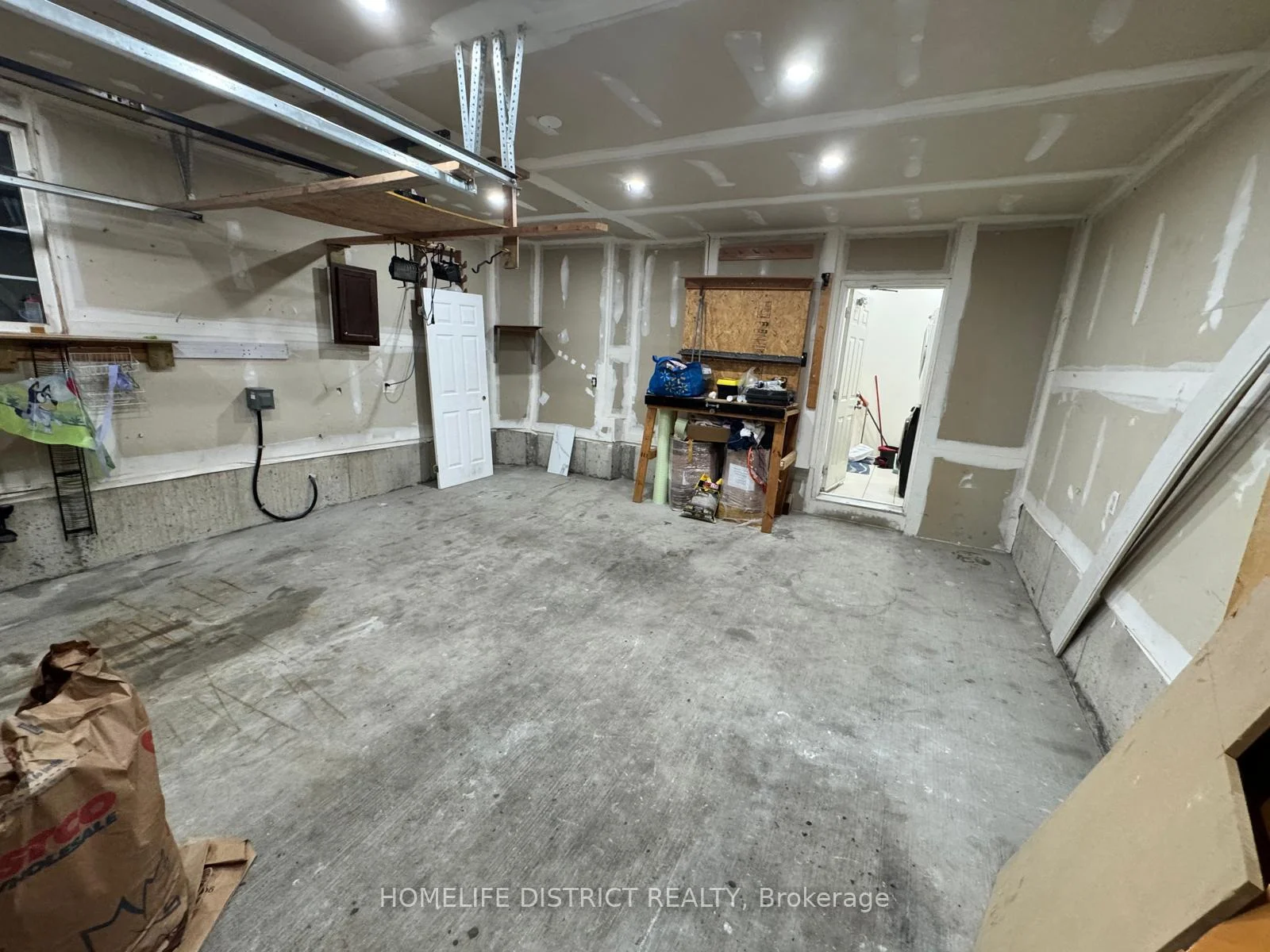 Photo 37 of 1100 Ashgrove Crescent, Oshawa, Pinecrest — HOMEH
