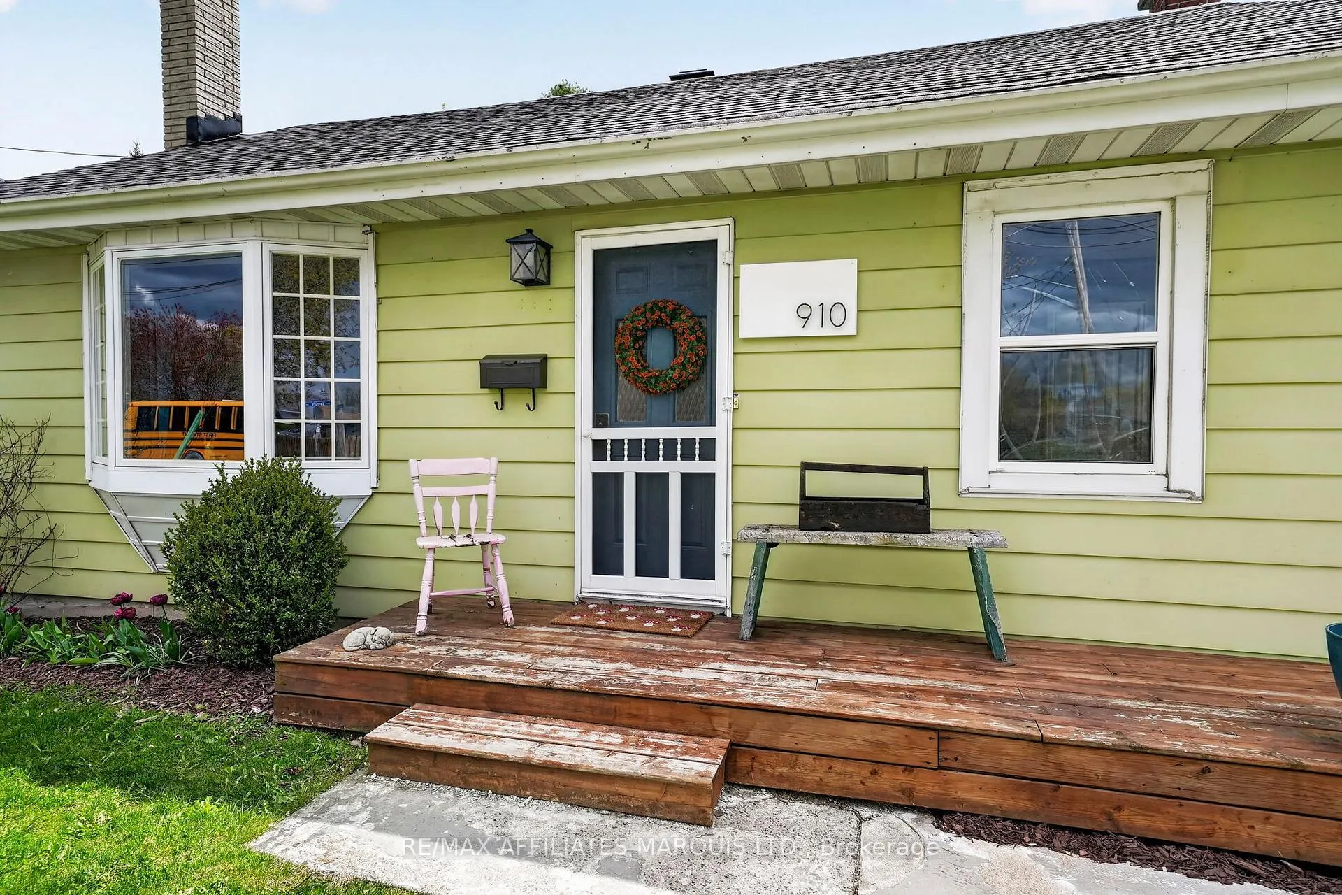 Photo 2 of 910 Leonard Avenue, Cornwall — HOMEH