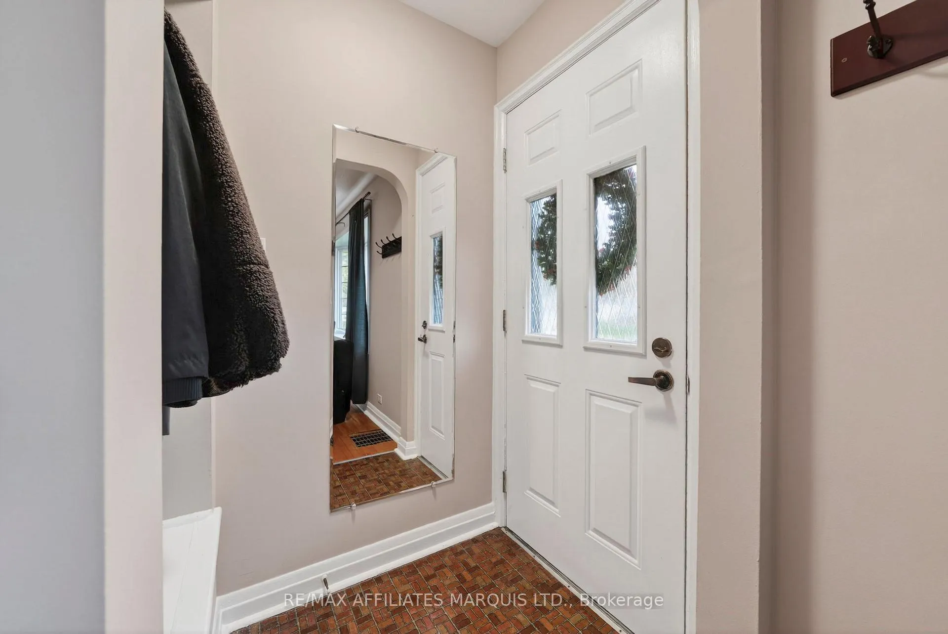 Photo 3 of 910 Leonard Avenue, Cornwall — HOMEH
