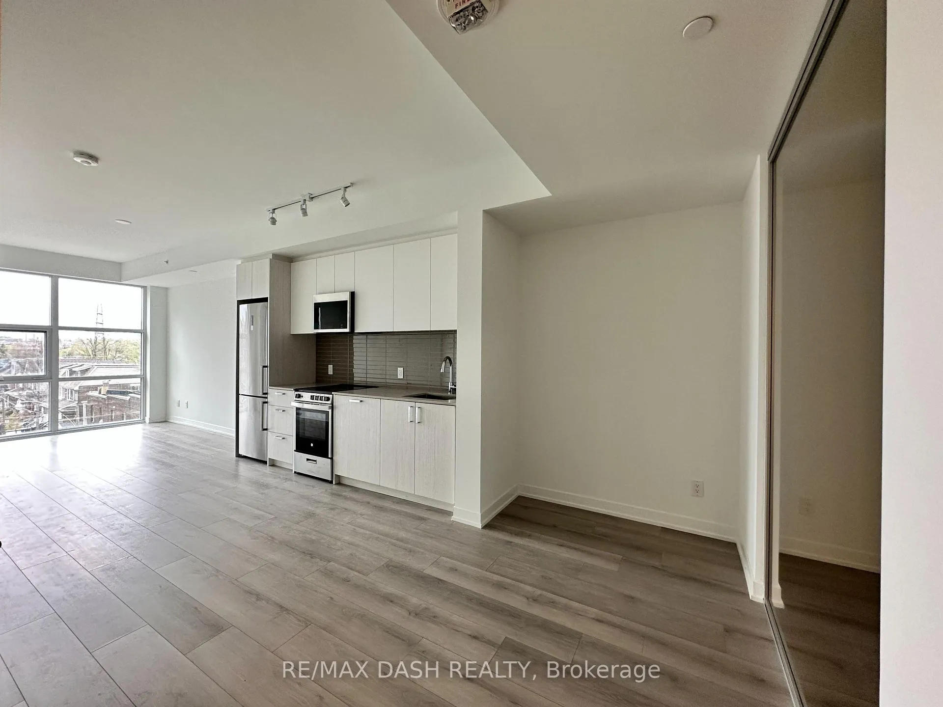 Photo 8 of Unit 420, 1787 St. Clair Avenue W, Toronto, Weston-Pellam Park — HOMEH