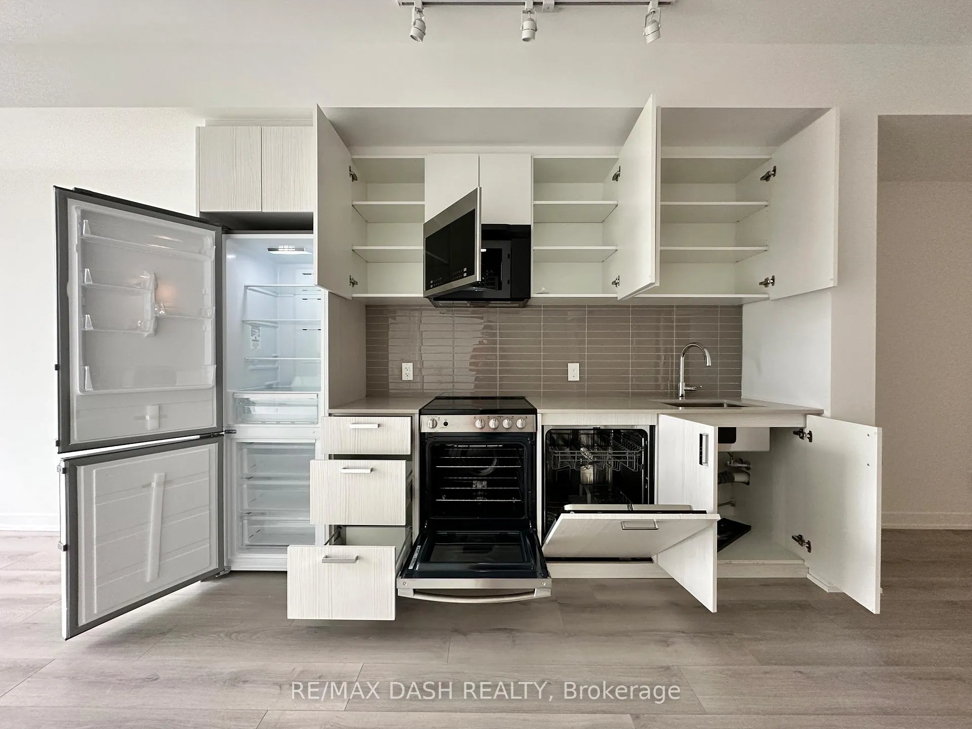 Photo 12 of Unit 420, 1787 St. Clair Avenue W, Toronto, Weston-Pellam Park — HOMEH