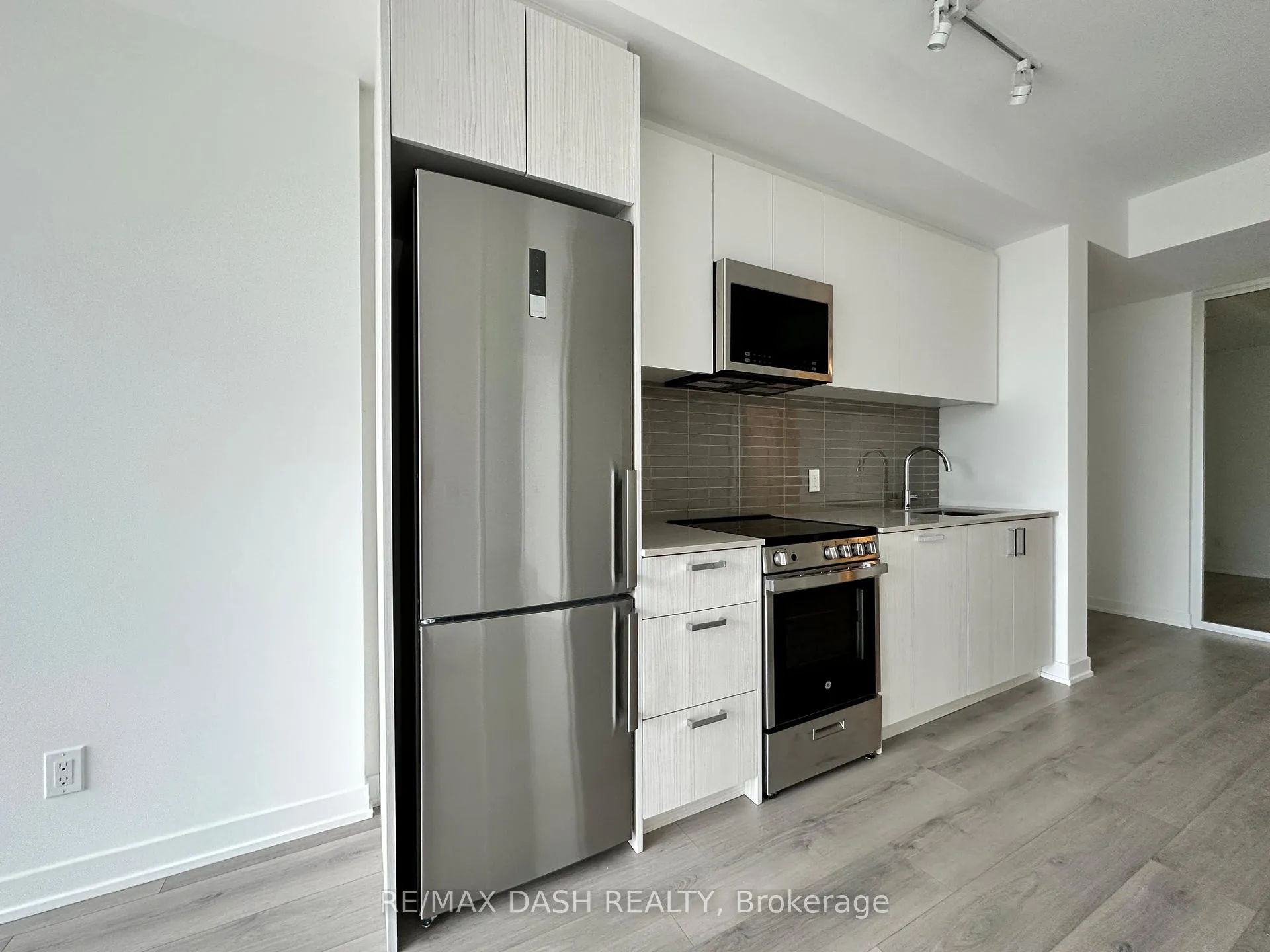 Photo 13 of Unit 420, 1787 St. Clair Avenue W, Toronto, Weston-Pellam Park — HOMEH