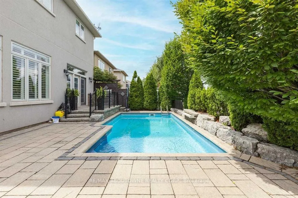 Photo 2 of 2500 Millstone Drive, Oakville, Westmount — HOMEH