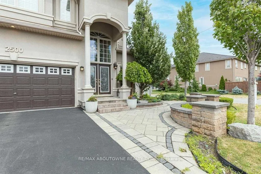 Photo 4 of 2500 Millstone Drive, Oakville, Westmount — HOMEH