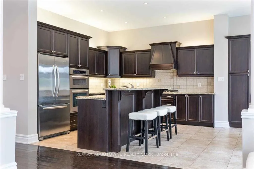 Photo 9 of 2500 Millstone Drive, Oakville, Westmount — HOMEH