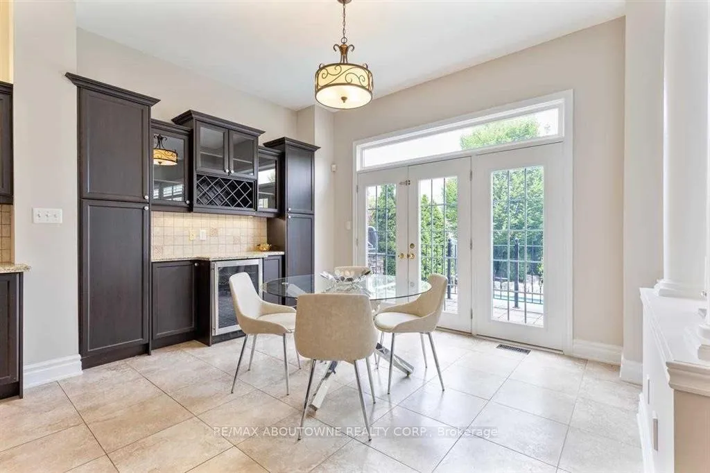 Photo 11 of 2500 Millstone Drive, Oakville, Westmount — HOMEH