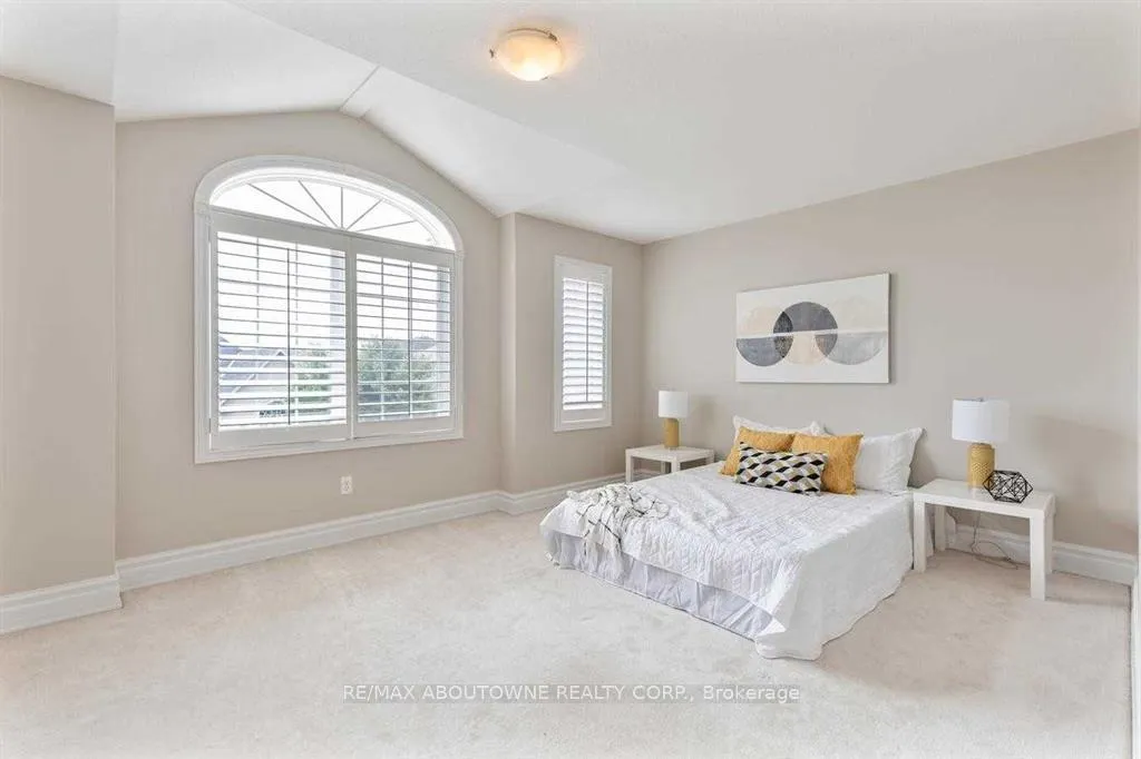 Photo 16 of 2500 Millstone Drive, Oakville, Westmount — HOMEH