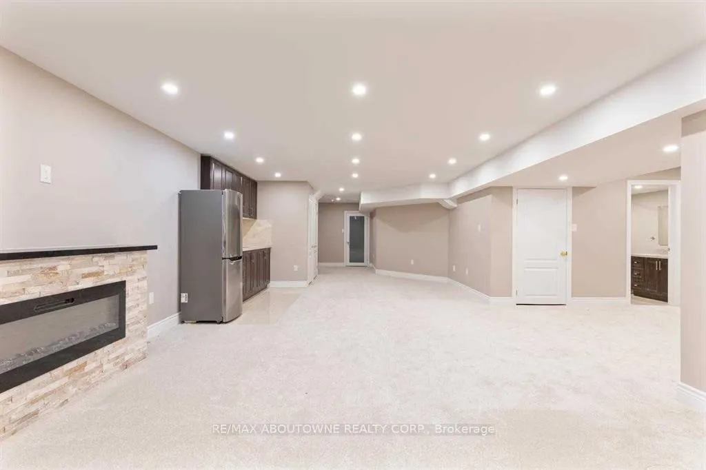 Photo 18 of 2500 Millstone Drive, Oakville, Westmount — HOMEH