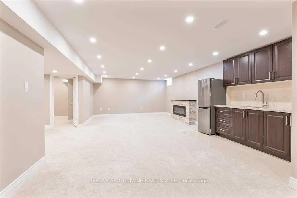 Photo 19 of 2500 Millstone Drive, Oakville, Westmount — HOMEH