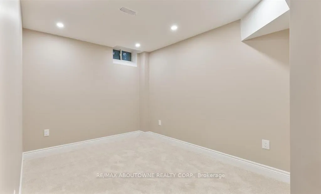 Photo 21 of 2500 Millstone Drive, Oakville, Westmount — HOMEH