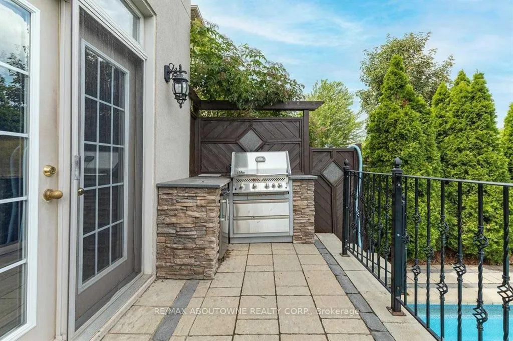 Photo 23 of 2500 Millstone Drive, Oakville, Westmount — HOMEH