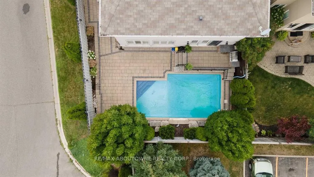 Photo 24 of 2500 Millstone Drive, Oakville, Westmount — HOMEH