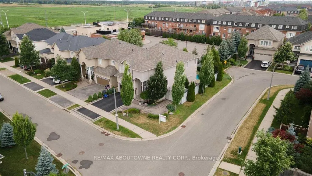 Photo 28 of 2500 Millstone Drive, Oakville, Westmount — HOMEH