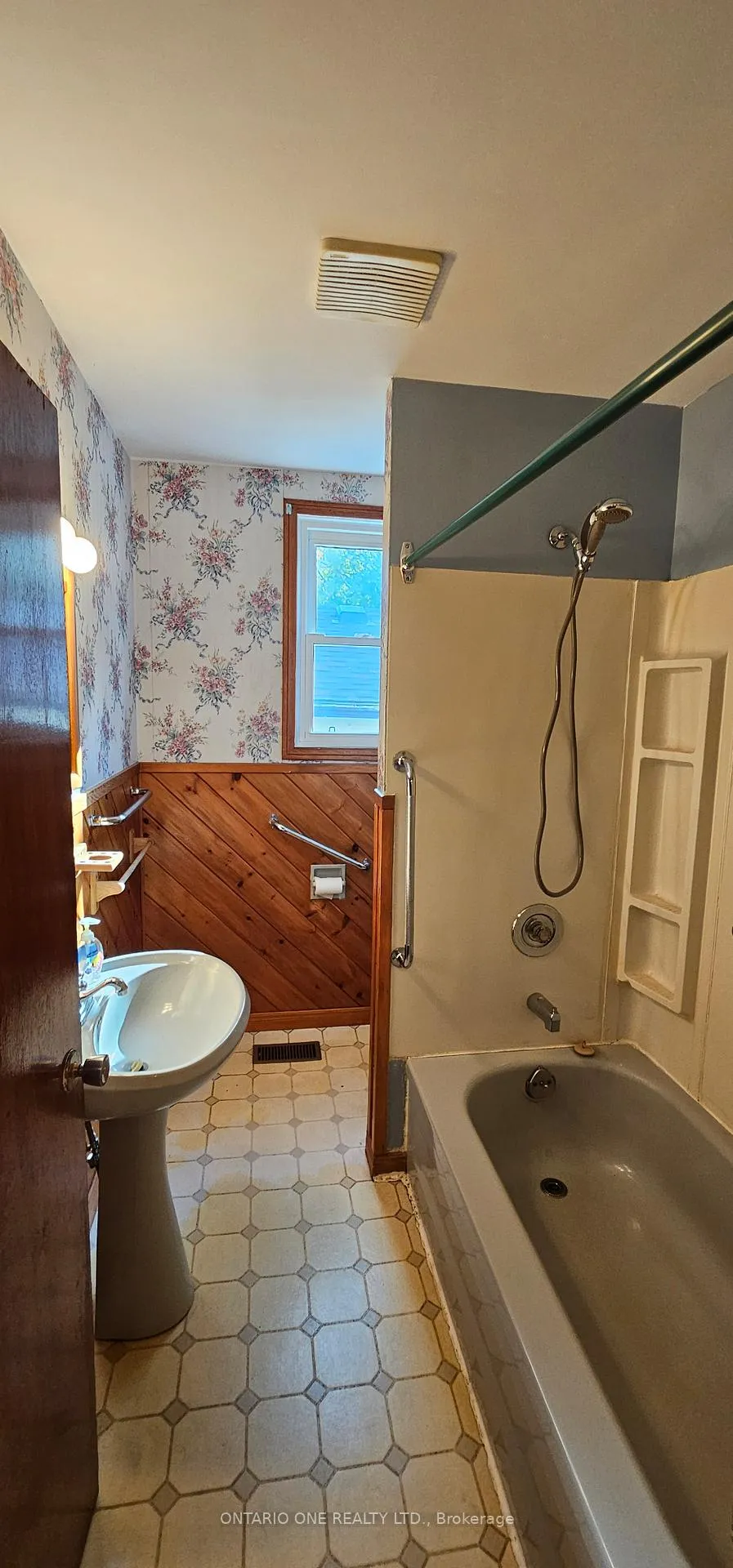 Photo 9 of 1479 11 Highway S, Gravenhurst, Morrison — HOMEH