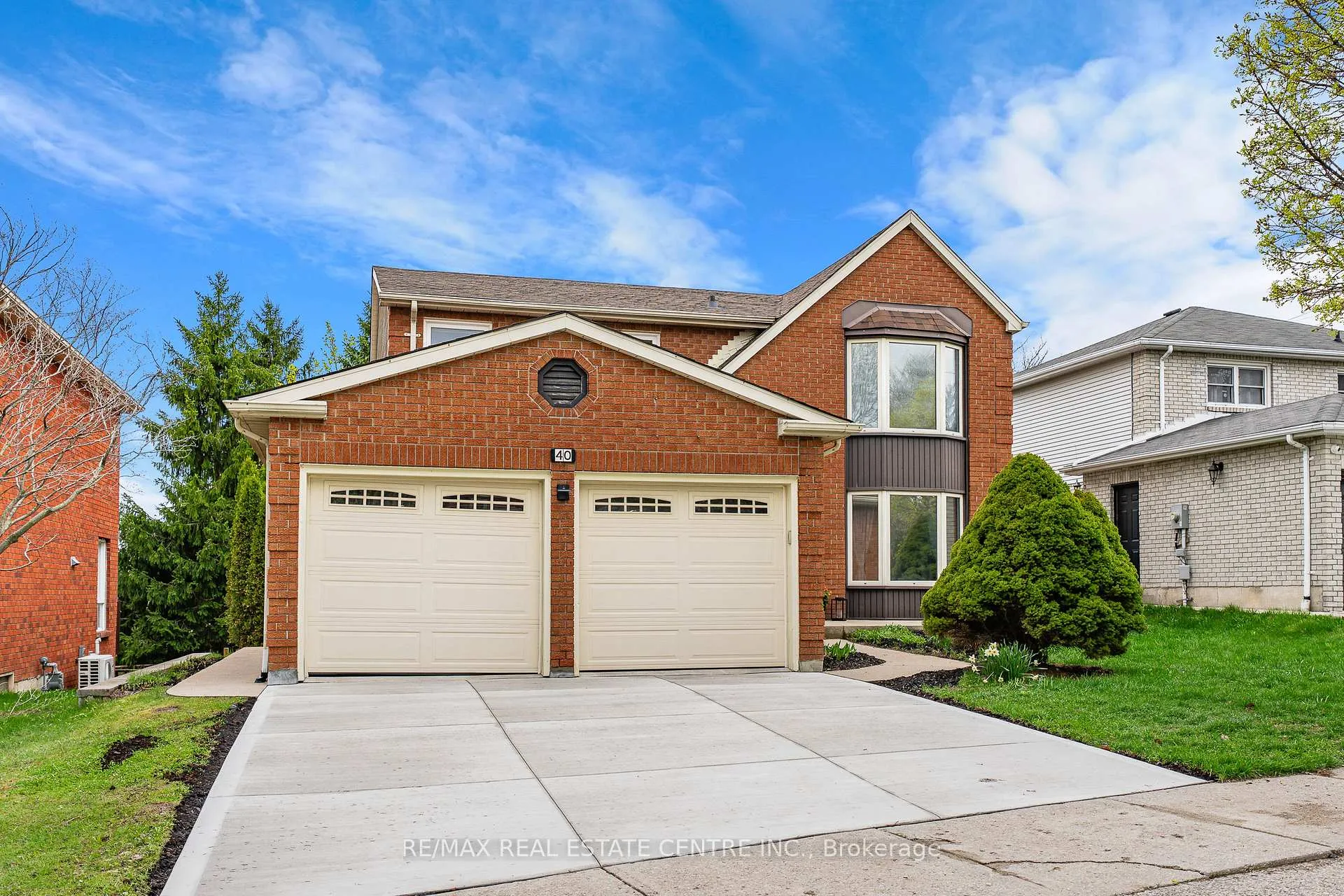 Photo 1 of 40 Old Maple Lane, Kitchener — HOMEH