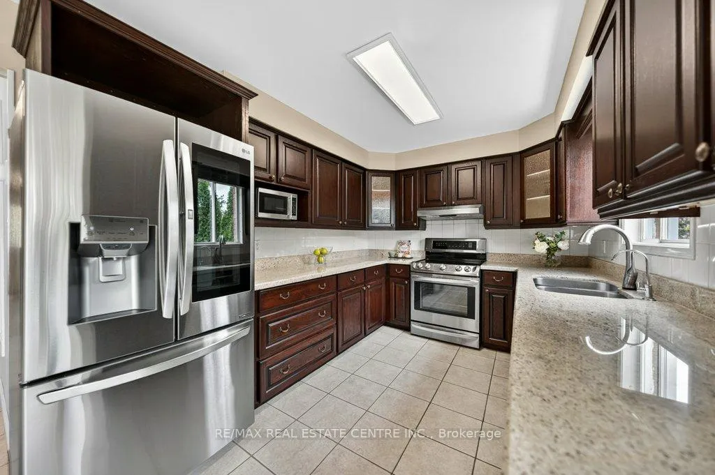 Photo 8 of 40 Old Maple Lane, Kitchener — HOMEH