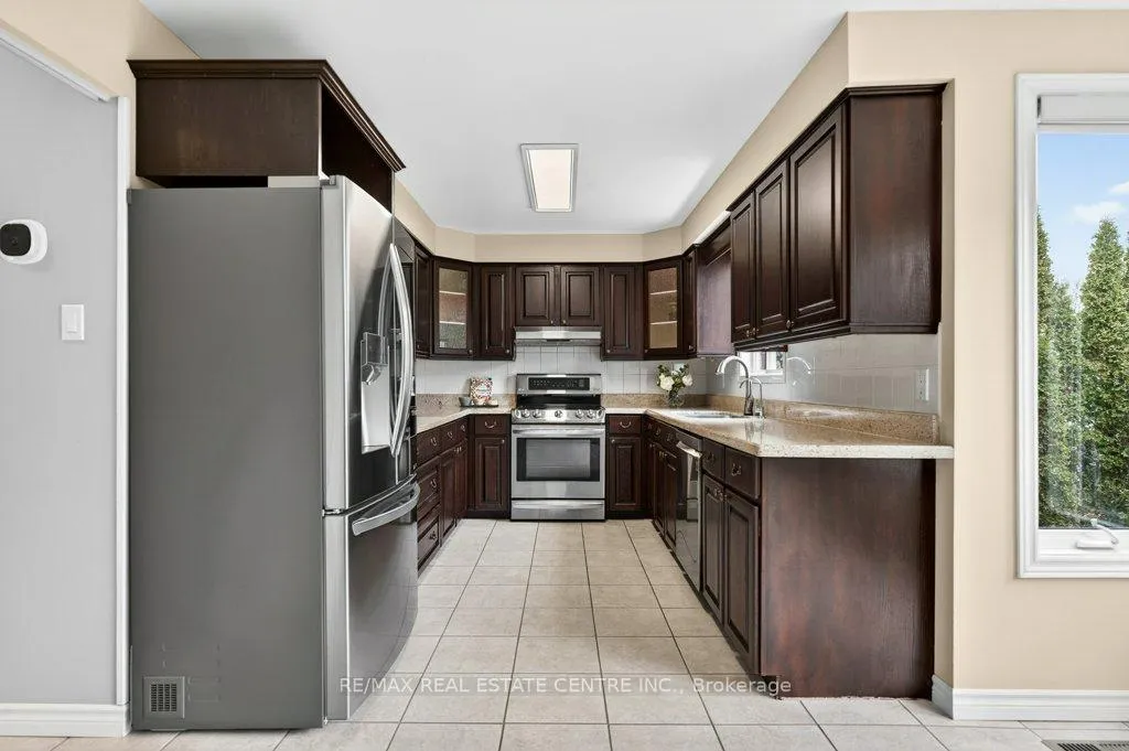 Photo 9 of 40 Old Maple Lane, Kitchener — HOMEH