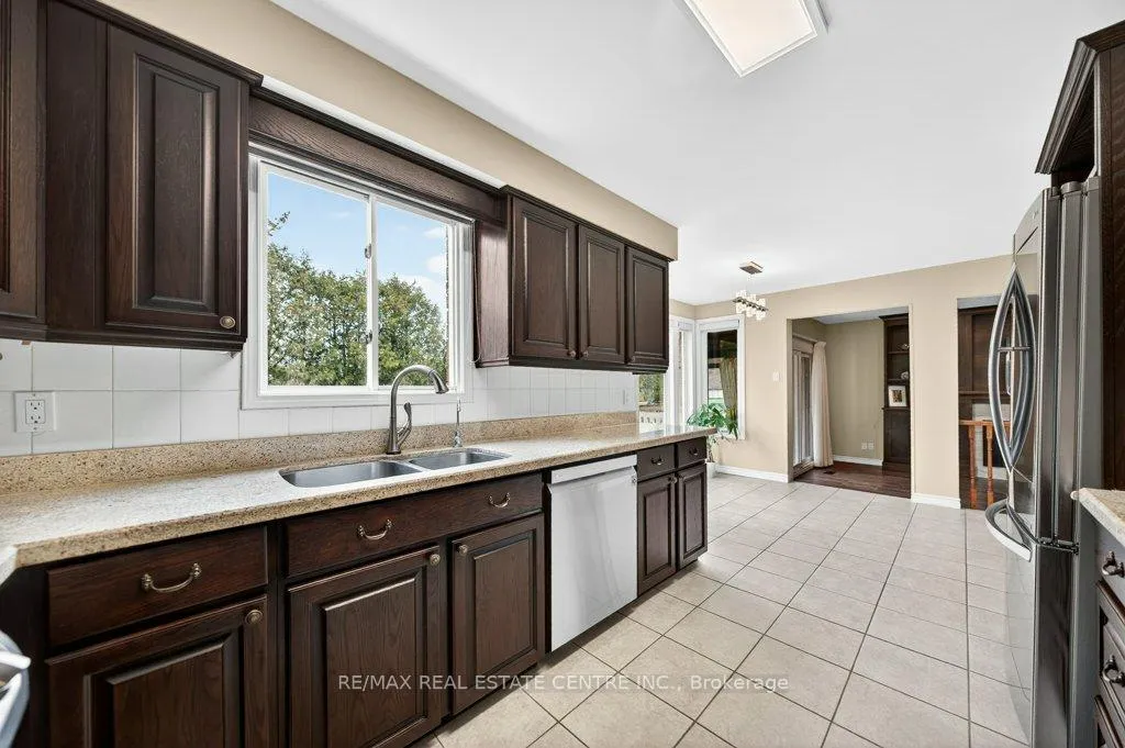 Photo 10 of 40 Old Maple Lane, Kitchener — HOMEH
