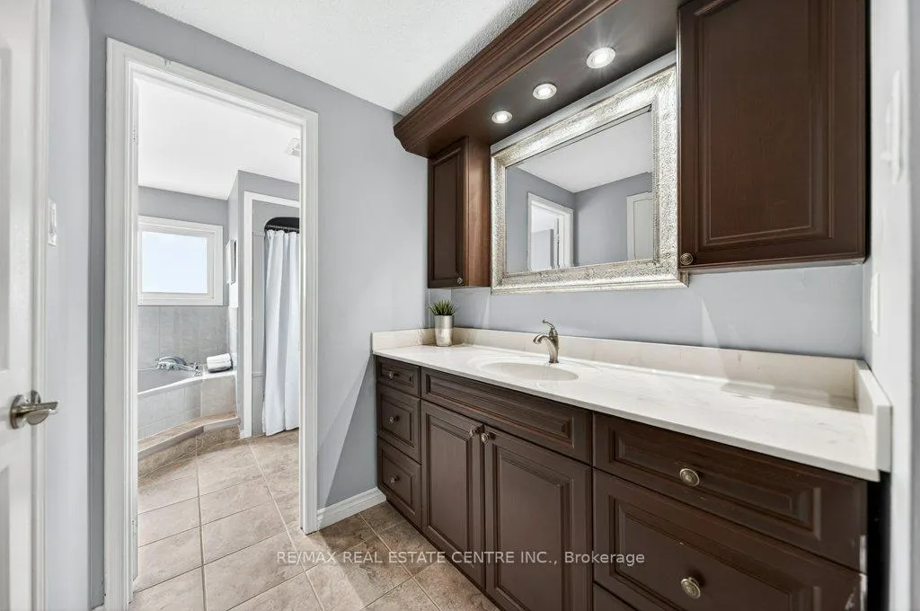 Photo 19 of 40 Old Maple Lane, Kitchener — HOMEH