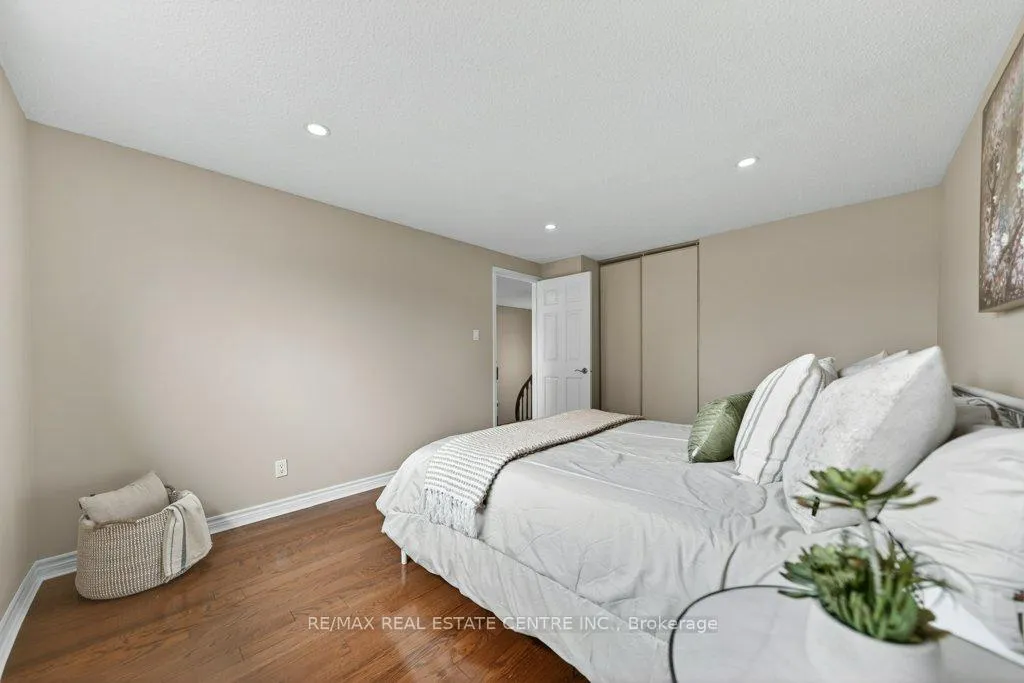 Photo 23 of 40 Old Maple Lane, Kitchener — HOMEH