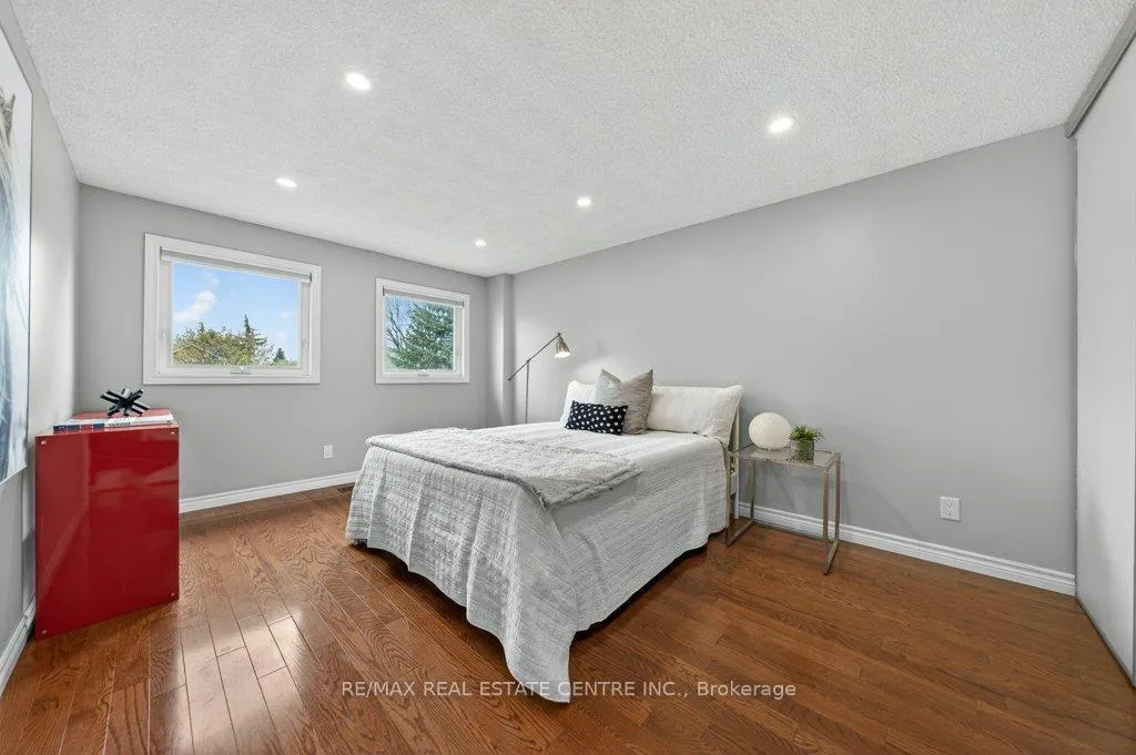 Photo 24 of 40 Old Maple Lane, Kitchener — HOMEH