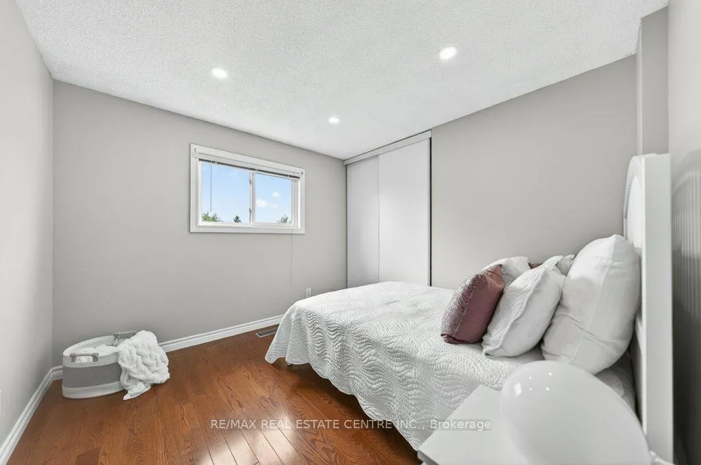 Photo 26 of 40 Old Maple Lane, Kitchener — HOMEH