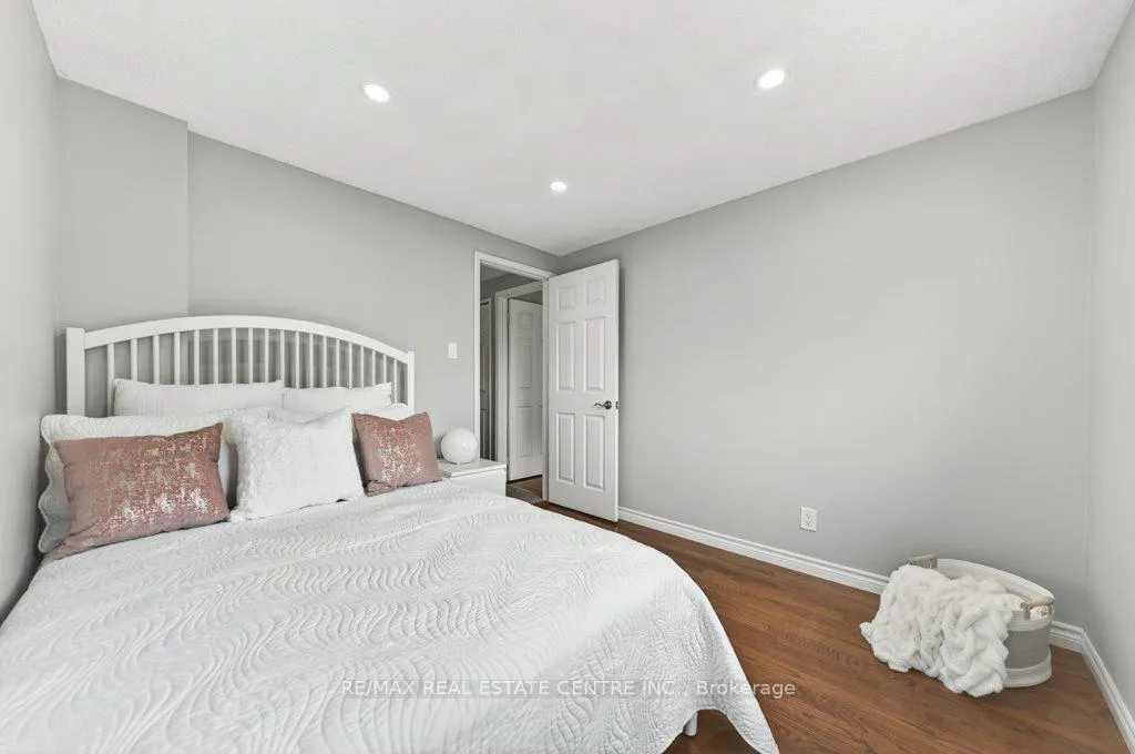 Photo 27 of 40 Old Maple Lane, Kitchener — HOMEH