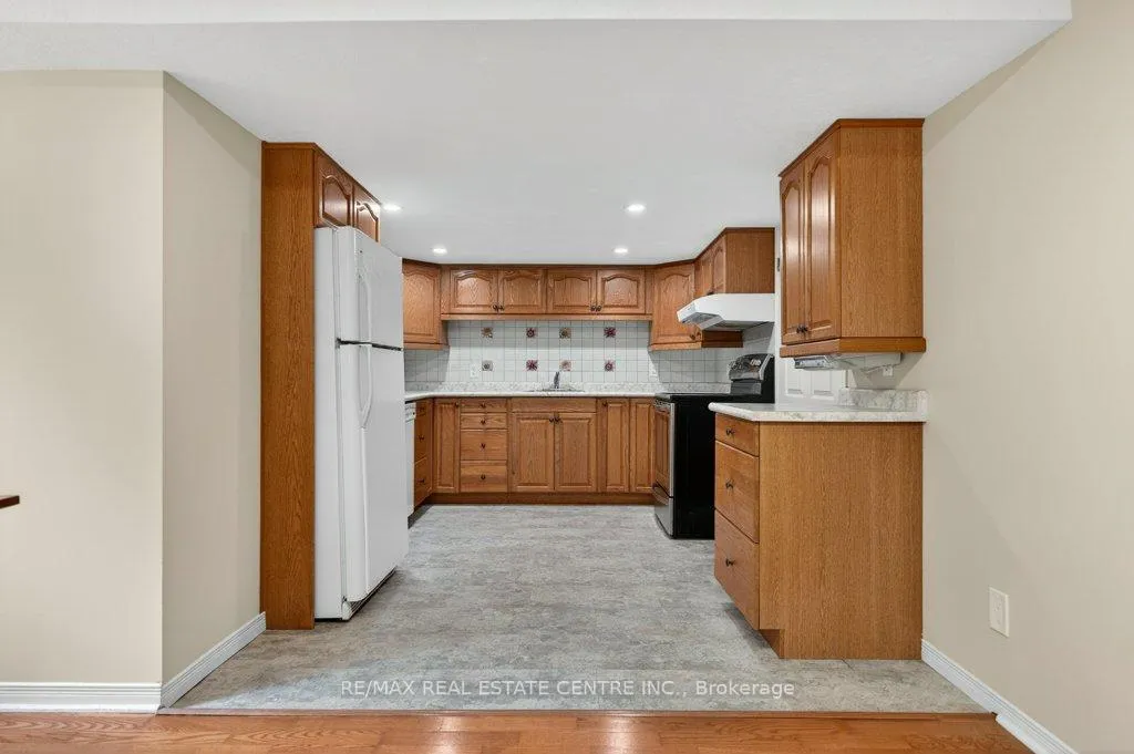 Photo 33 of 40 Old Maple Lane, Kitchener — HOMEH