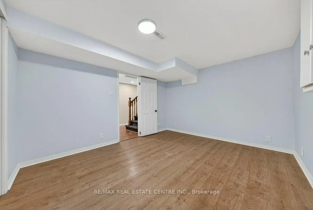 Photo 37 of 40 Old Maple Lane, Kitchener — HOMEH