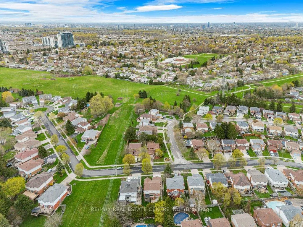 Photo 44 of 40 Old Maple Lane, Kitchener — HOMEH
