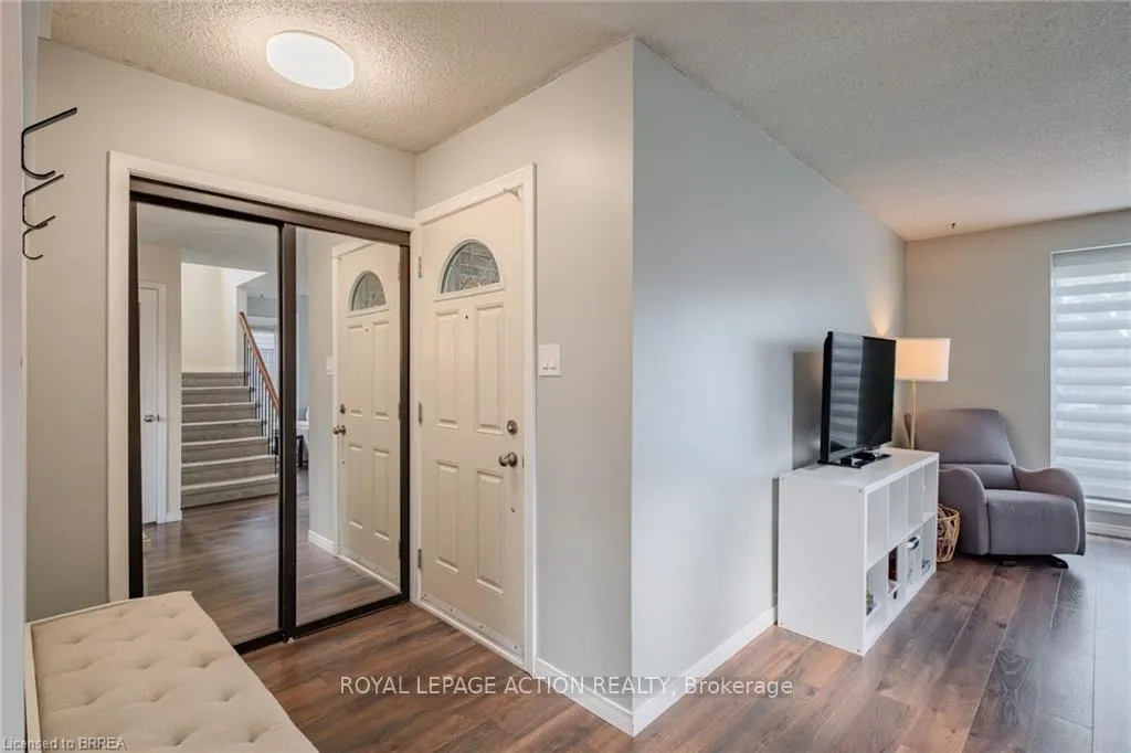 Photo 5 of 24 Hallmark Street, Brantford — HOMEH