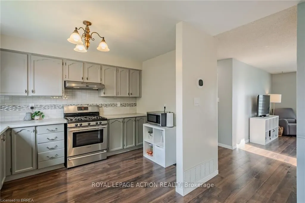 Photo 10 of 24 Hallmark Street, Brantford — HOMEH