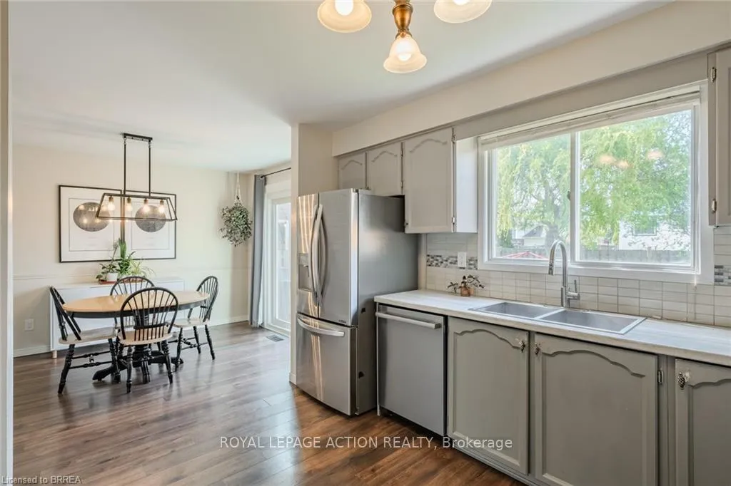 Photo 11 of 24 Hallmark Street, Brantford — HOMEH
