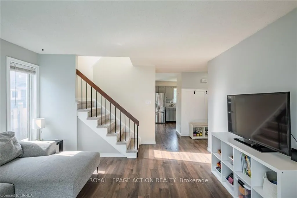 Photo 16 of 24 Hallmark Street, Brantford — HOMEH