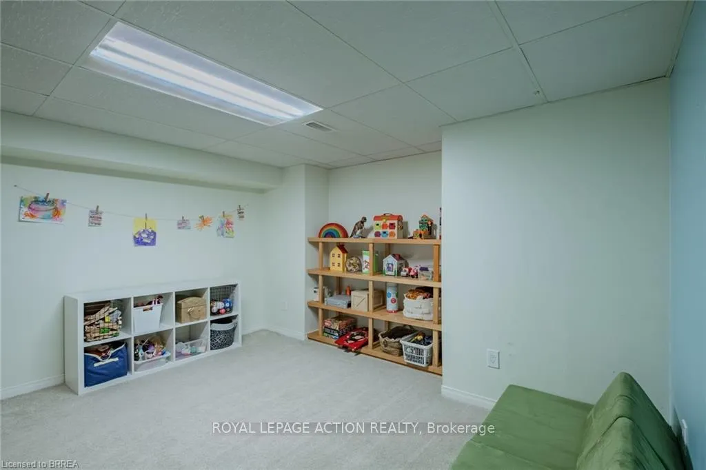 Photo 19 of 24 Hallmark Street, Brantford — HOMEH