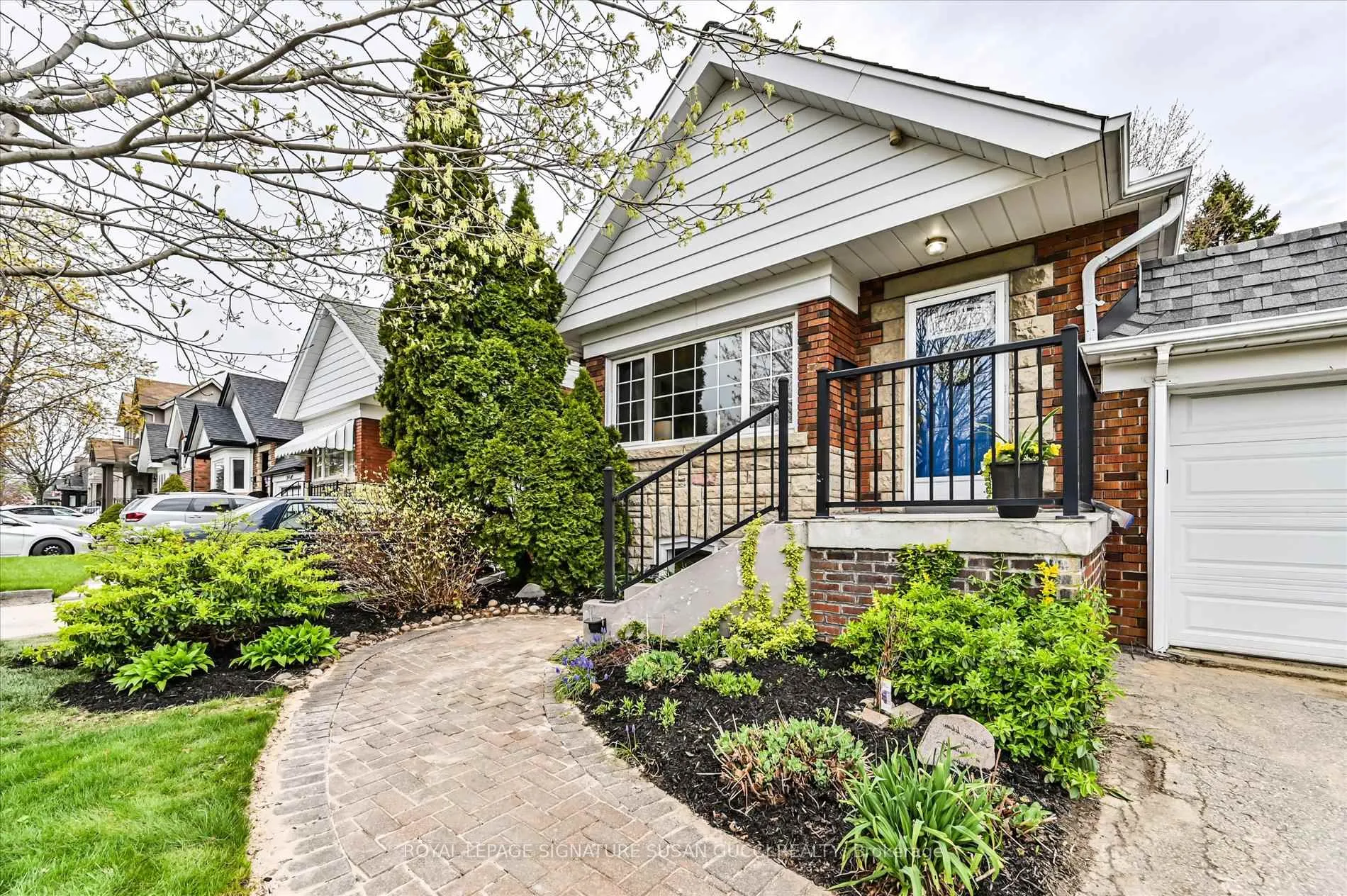 Photo 3 of 218 Glenwood Crescent, Toronto, O'Connor-Parkview — HOMEH