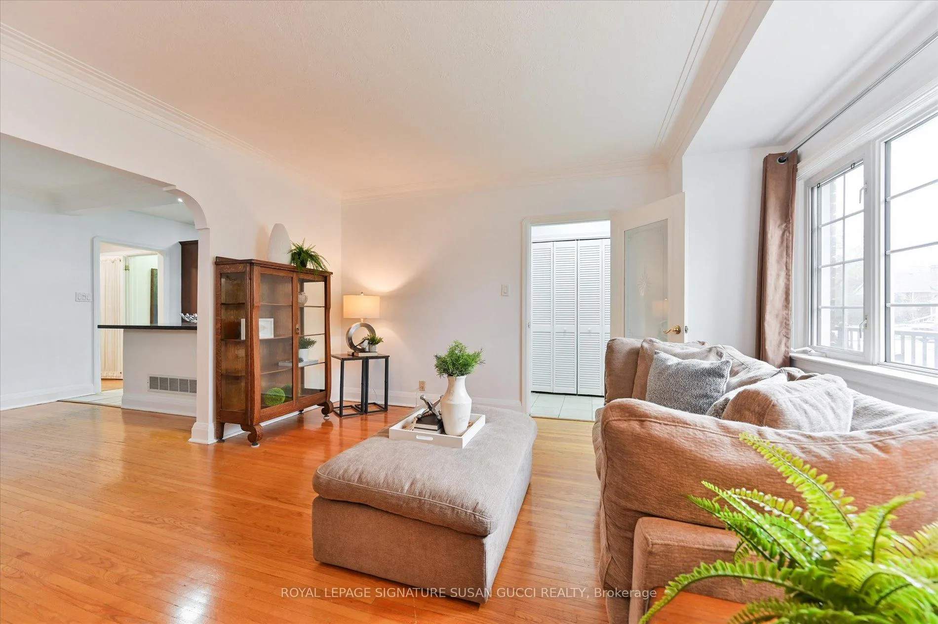 Photo 6 of 218 Glenwood Crescent, Toronto, O'Connor-Parkview — HOMEH
