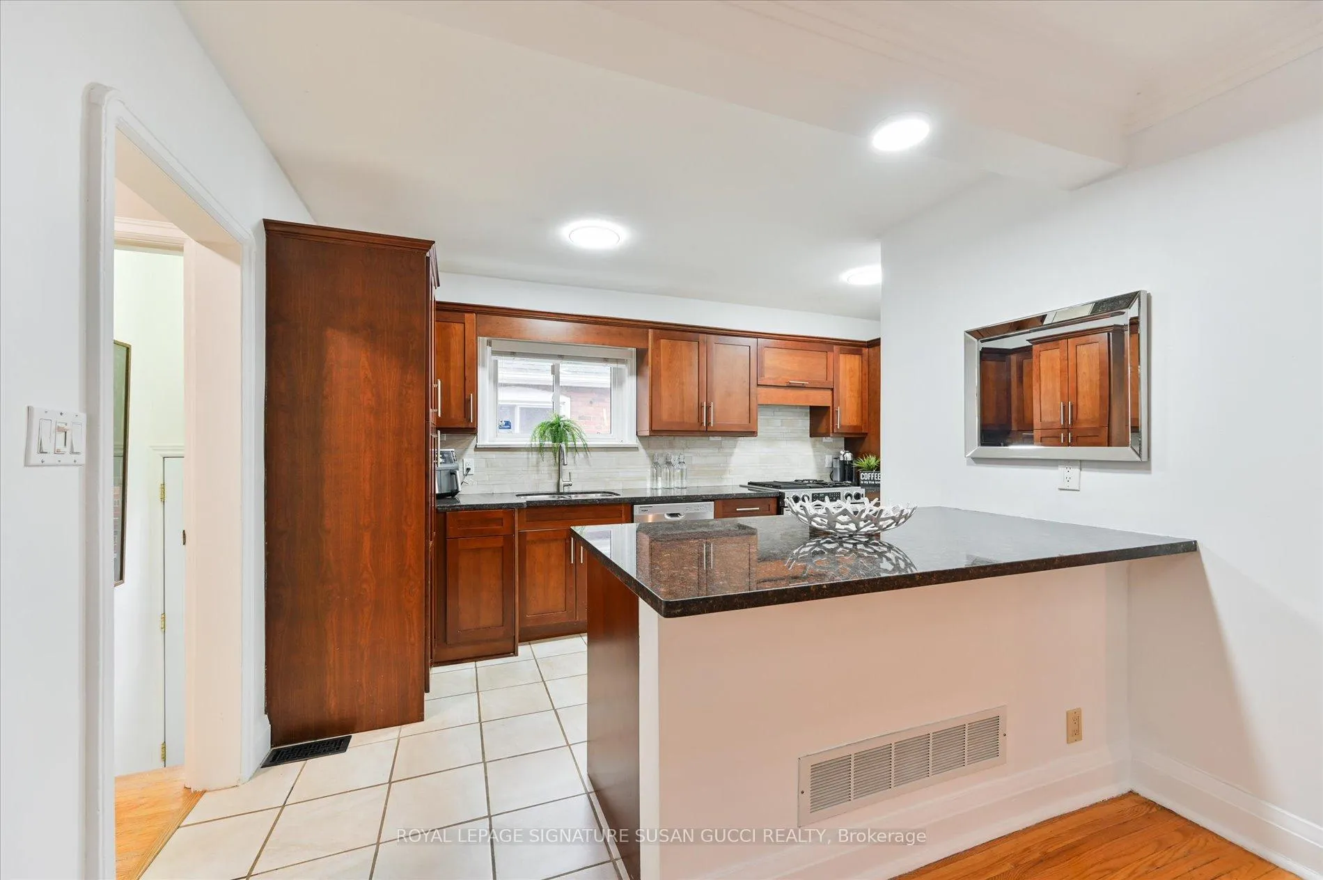 Photo 9 of 218 Glenwood Crescent, Toronto, O'Connor-Parkview — HOMEH