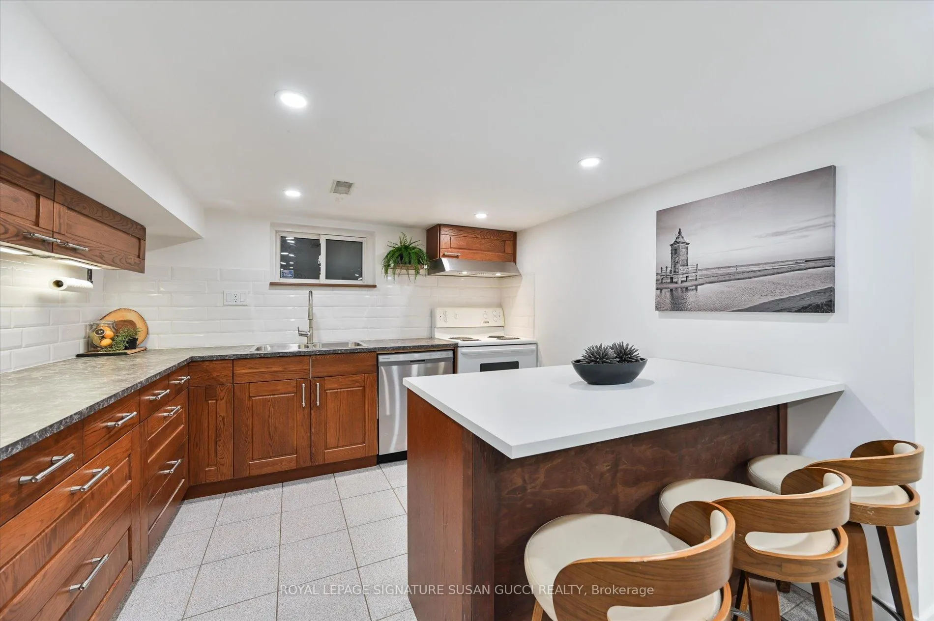 Photo 18 of 218 Glenwood Crescent, Toronto, O'Connor-Parkview — HOMEH