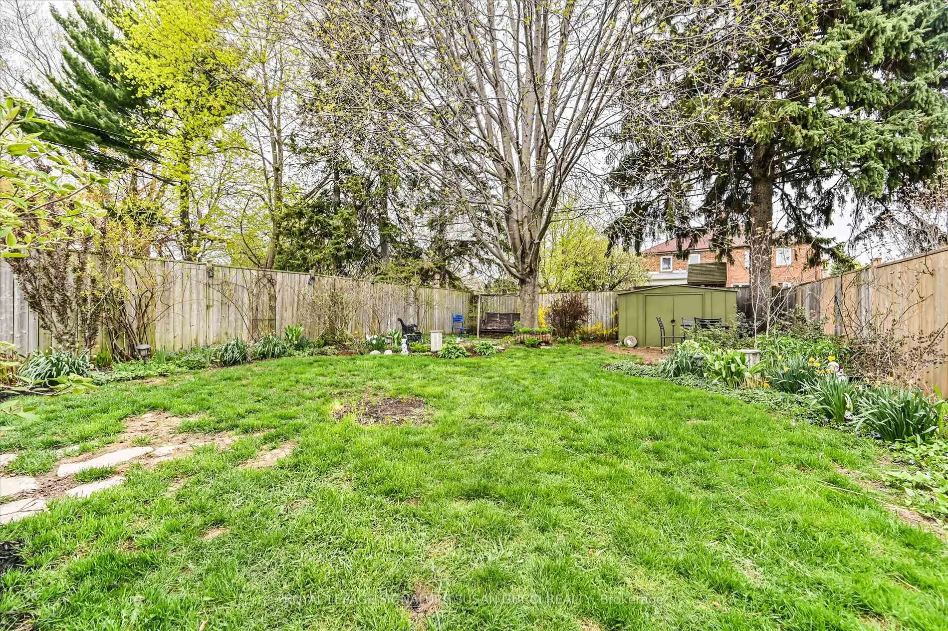 Photo 24 of 218 Glenwood Crescent, Toronto, O'Connor-Parkview — HOMEH