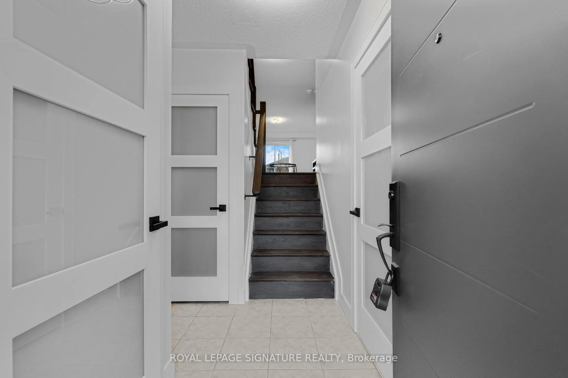 Photo 4 of 37 Wrendale Crescent, Georgina, Keswick South — HOMEH