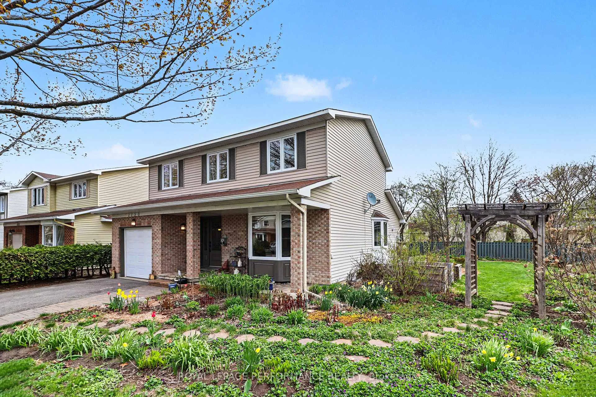 Photo 3 of 1150 Sauterne Park, Ottawa, Convent Glen — HOMEH