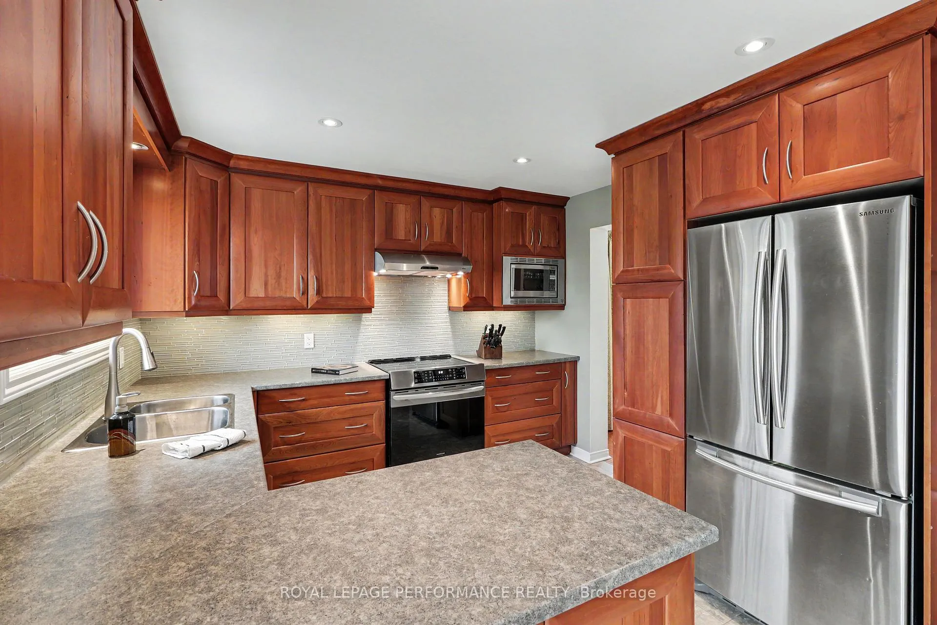 Photo 11 of 1150 Sauterne Park, Ottawa, Convent Glen — HOMEH