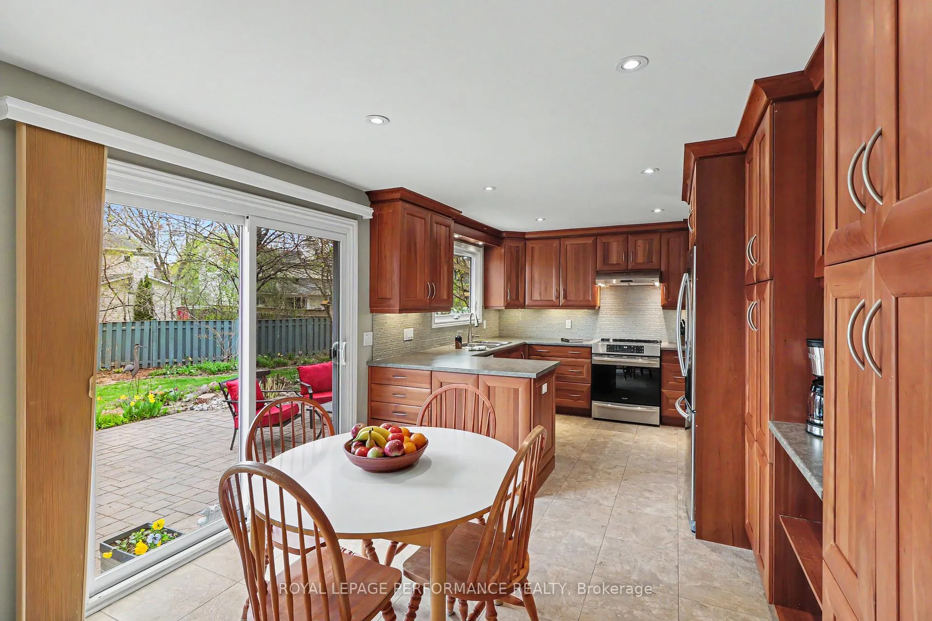 Photo 12 of 1150 Sauterne Park, Ottawa, Convent Glen — HOMEH