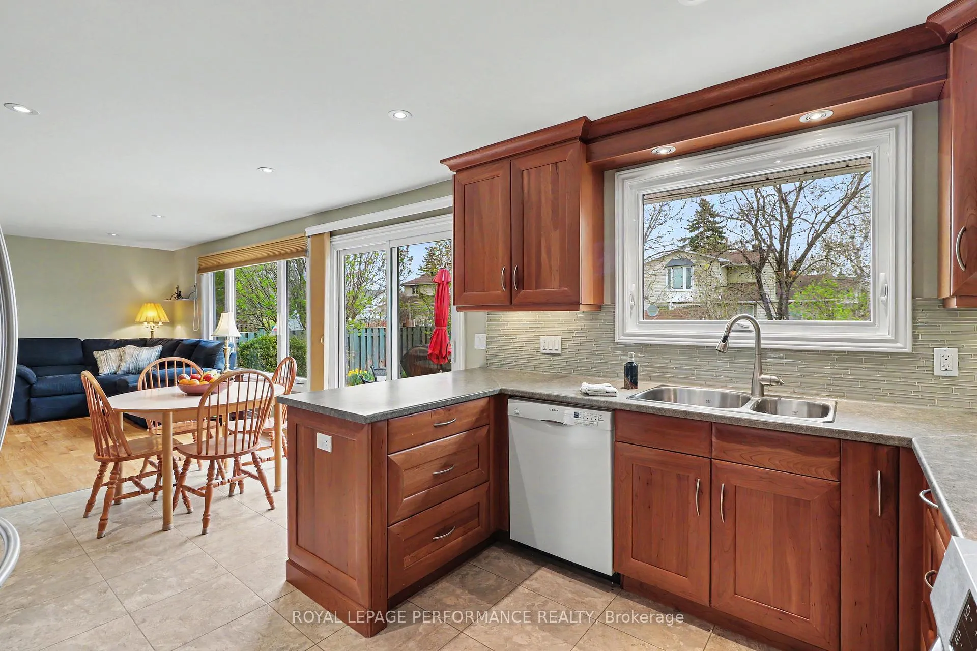 Photo 13 of 1150 Sauterne Park, Ottawa, Convent Glen — HOMEH