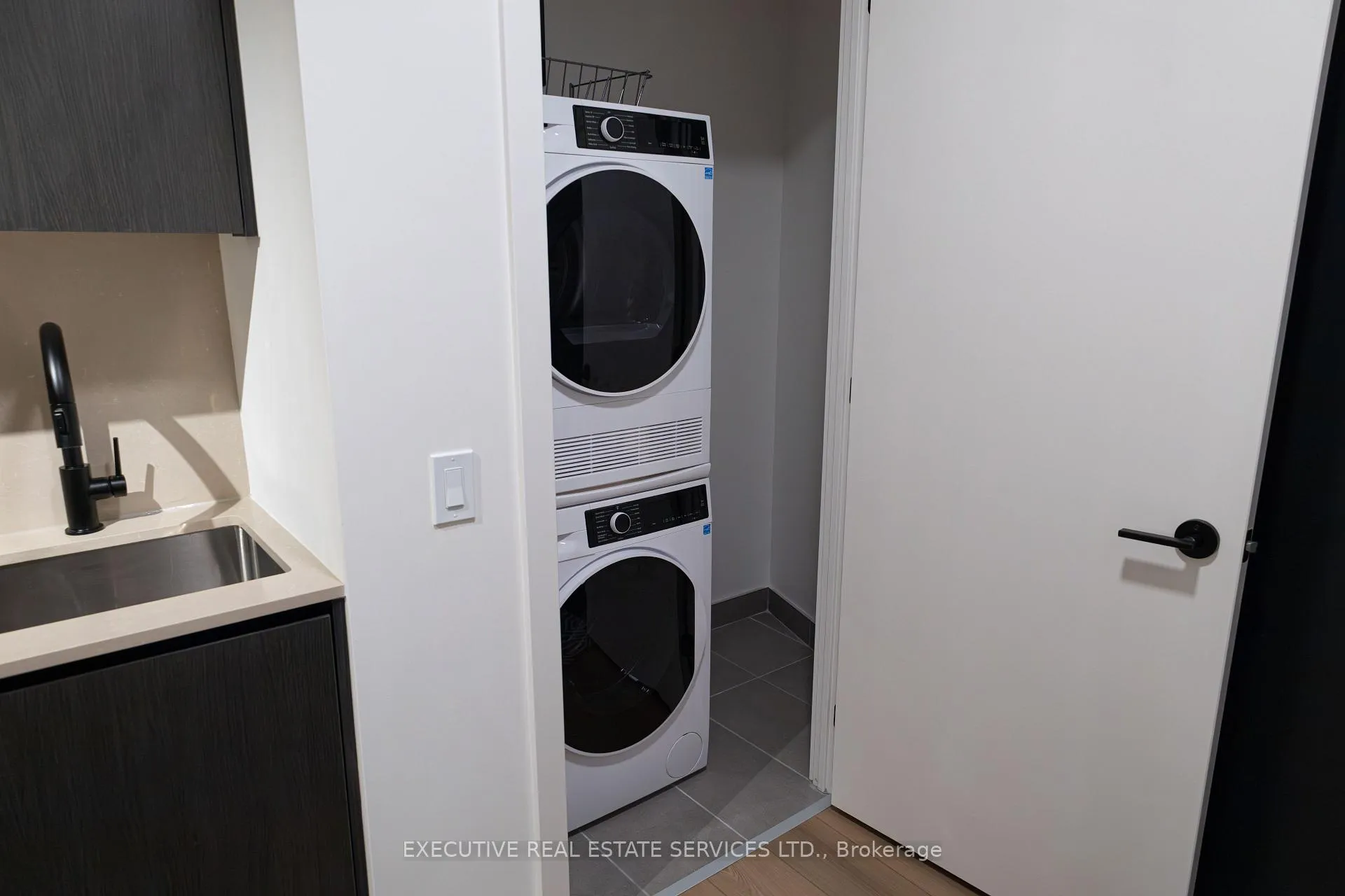 Photo 2 of Unit #201, 5 Lakeview Avenue, Toronto, Trinity-Bellwoods — HOMEH