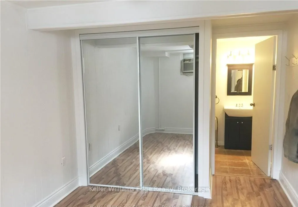 Photo 7 of 1023 Robarts Road, Oakville, College Park — HOMEH