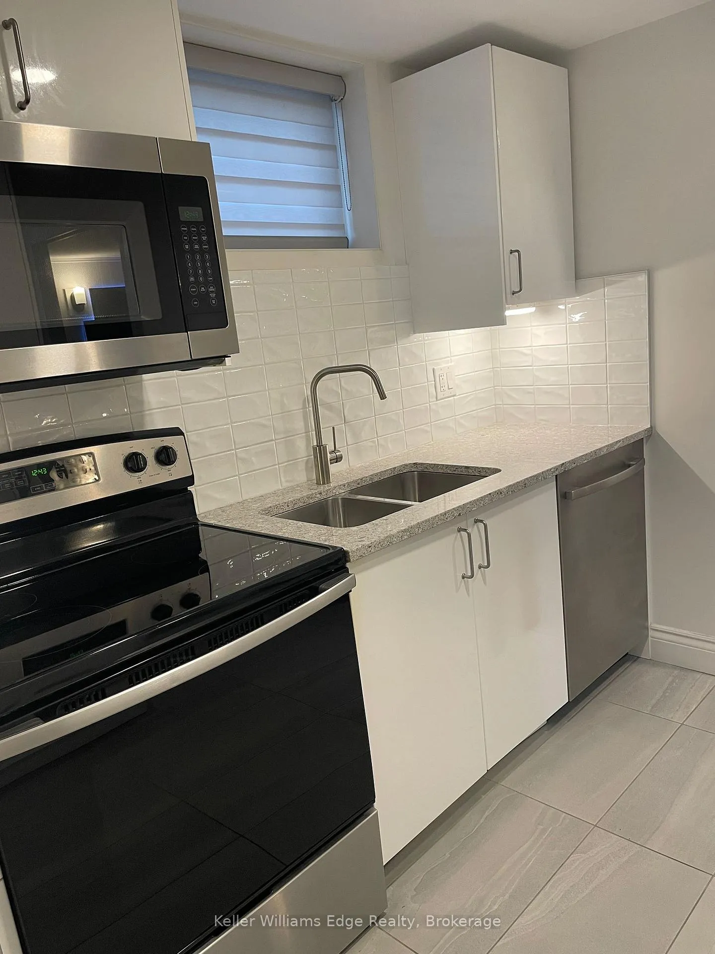 Photo 13 of 1023 Robarts Road, Oakville, College Park — HOMEH