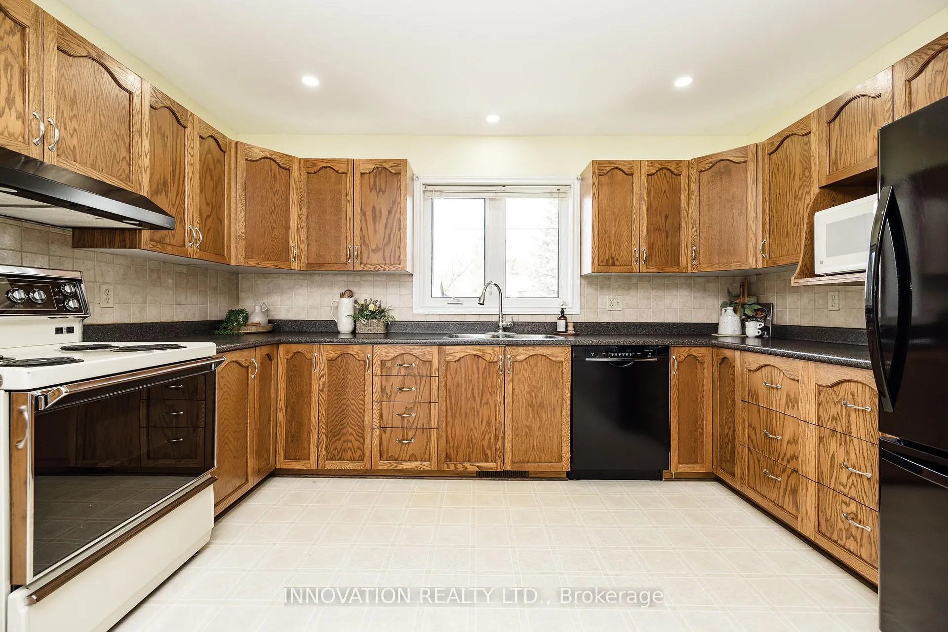 Photo 12 of 76 Seventh Avenue, Arnprior — HOMEH