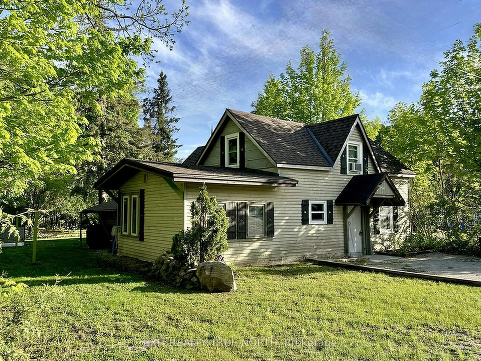 Photo 1 of 211 Bishop Street, Gravenhurst, Muskoka (S) — HOMEH